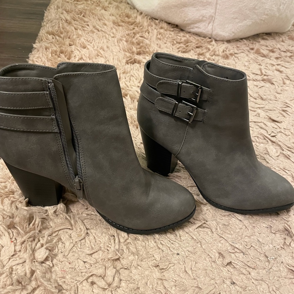 Grey ankle bootie